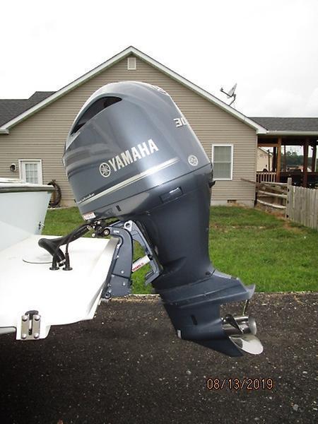 2017 May-Craft 2500 Pilothouse