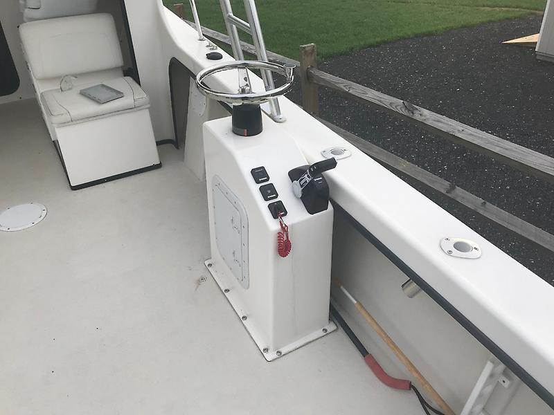 2017 May-Craft 2500 Pilothouse