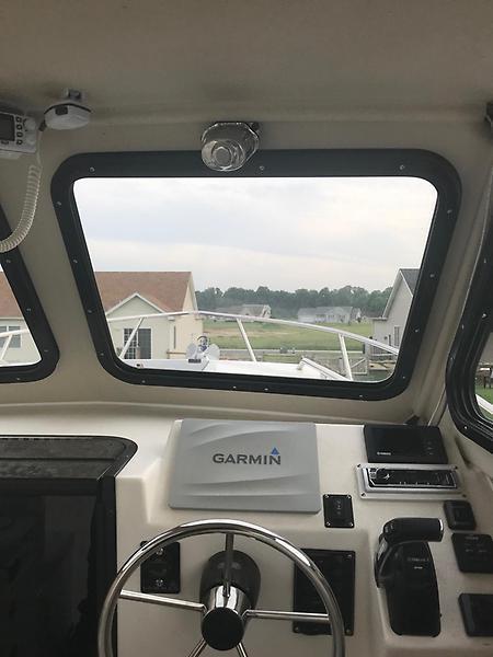 2017 May-Craft 2500 Pilothouse