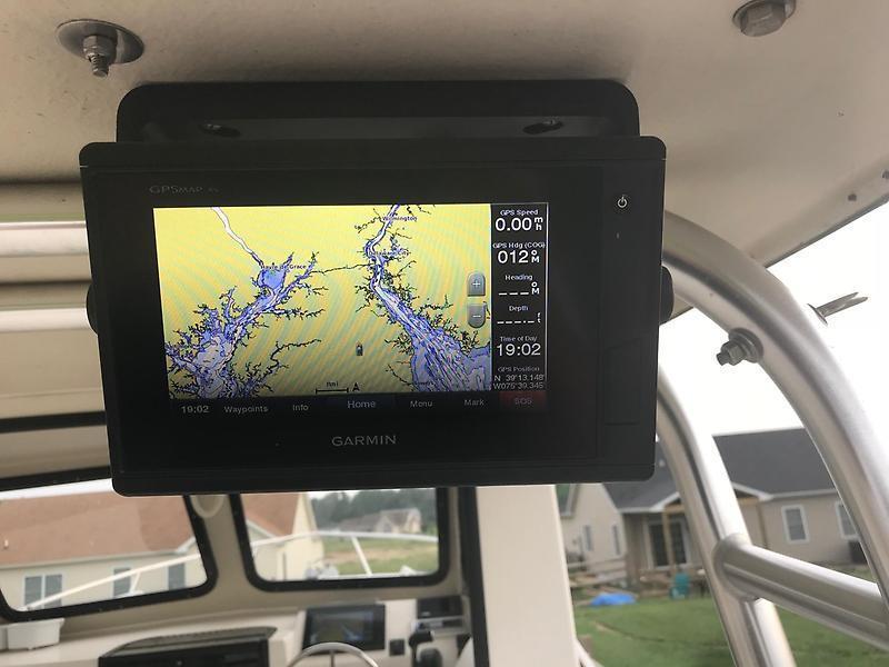 2017 May-Craft 2500 Pilothouse