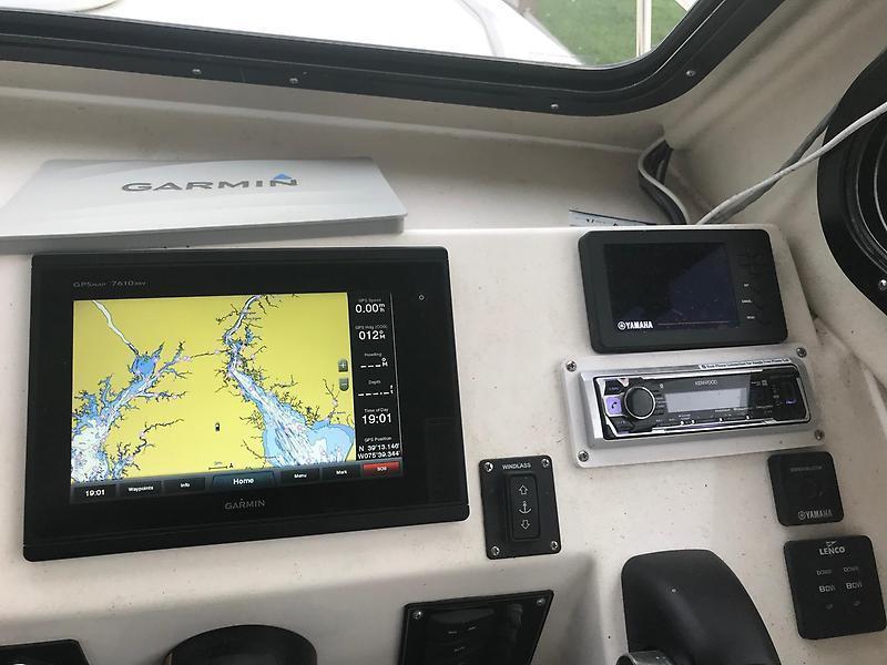 2017 May-Craft 2500 Pilothouse