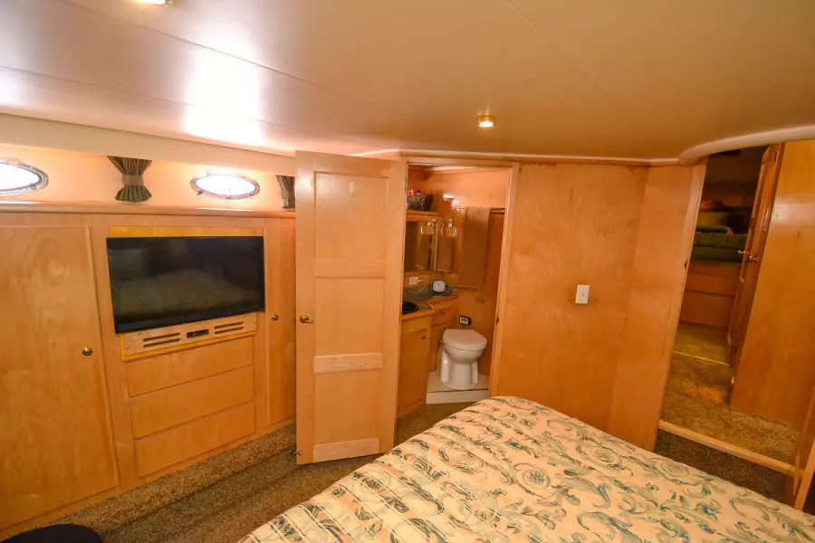 1998 Navigator 5300 Pilothouse