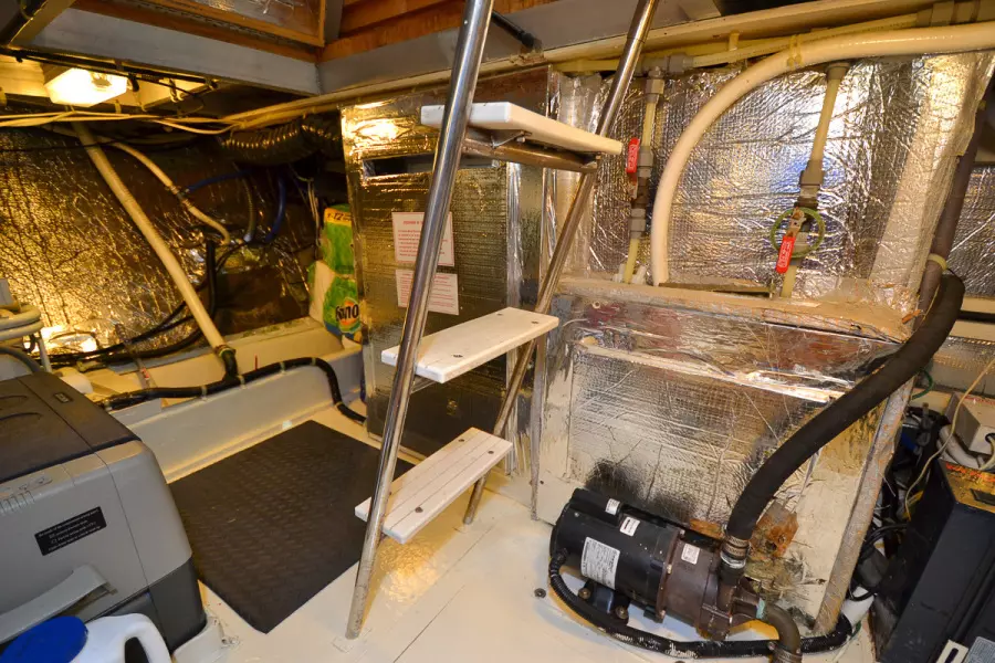 1998 Navigator 5300 Pilothouse