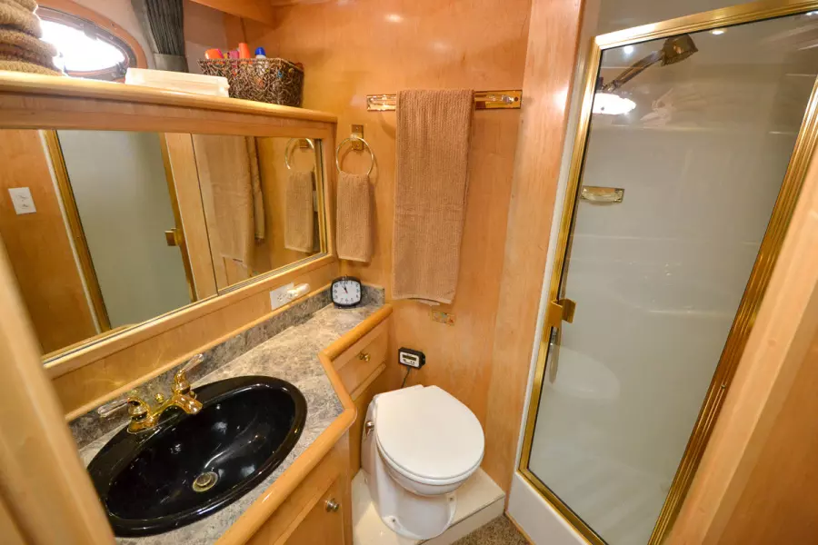 1998 Navigator 5300 Pilothouse