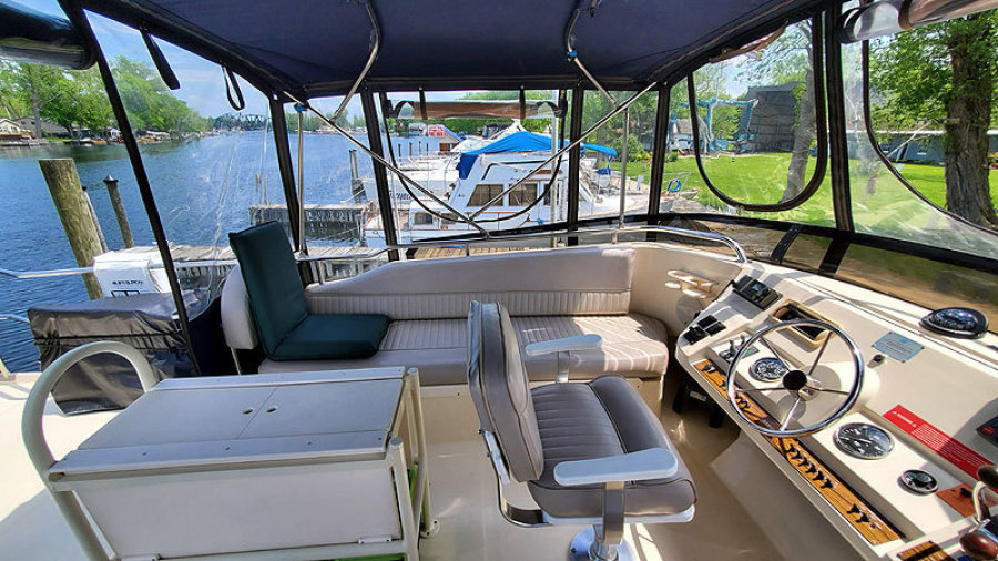 2004 Mainship 390 Sedan Trawler