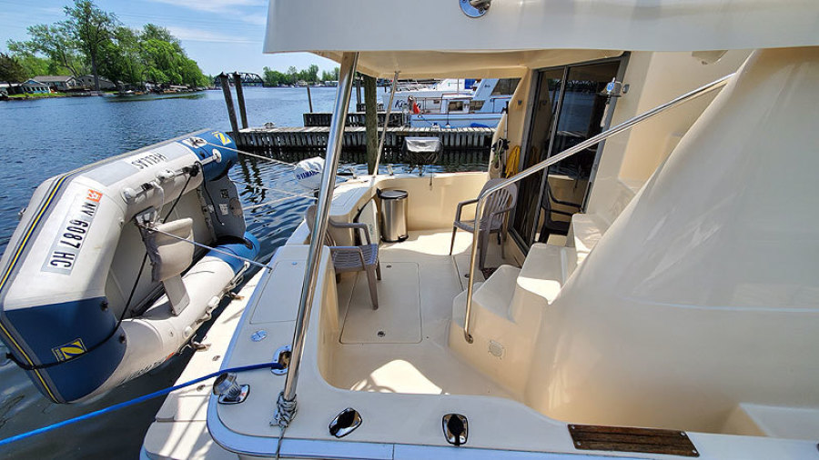 2004 Mainship 390 Sedan Trawler