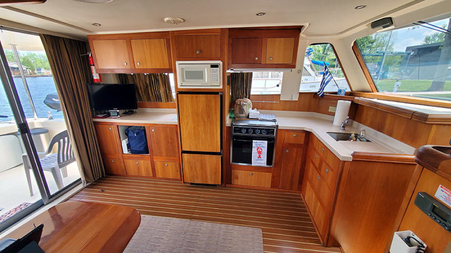2004 Mainship 390 Sedan Trawler