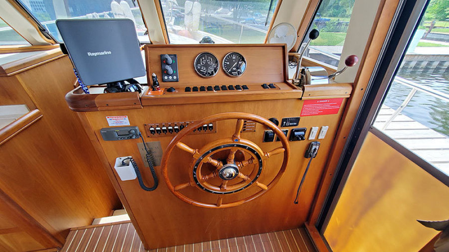 2004 Mainship 390 Sedan Trawler