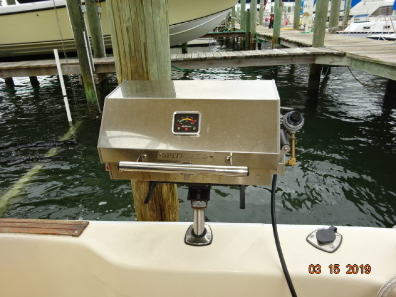 2004 Mainship 390 Sedan Trawler