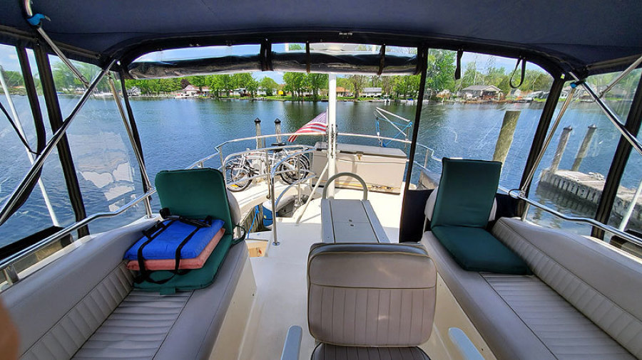 2004 Mainship 390 Sedan Trawler