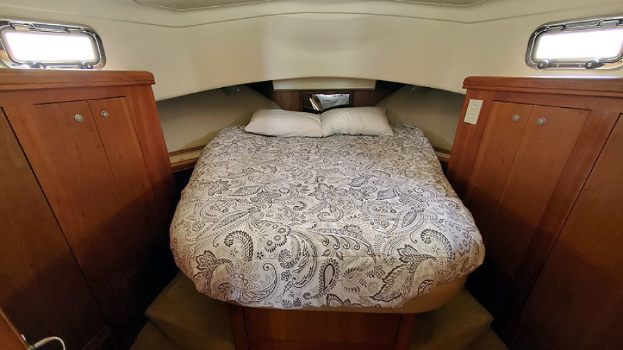 2004 Mainship 390 Sedan Trawler