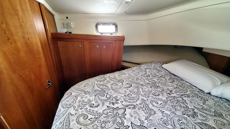 2004 Mainship 390 Sedan Trawler