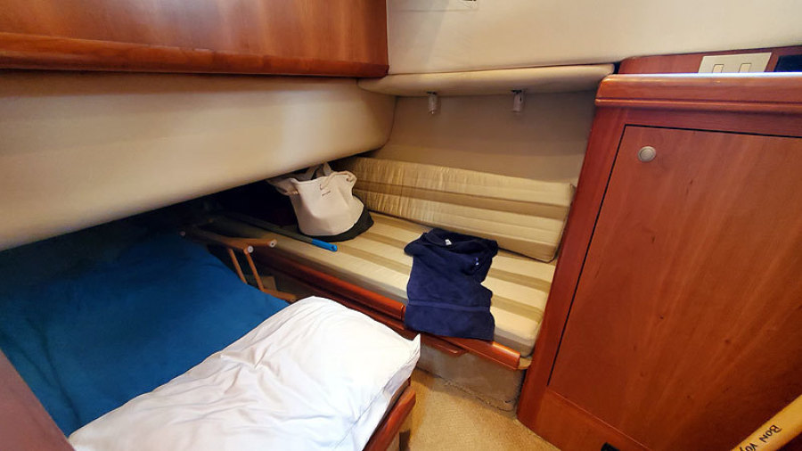 2004 Mainship 390 Sedan Trawler