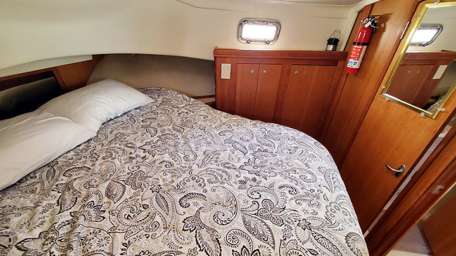2004 Mainship 390 Sedan Trawler