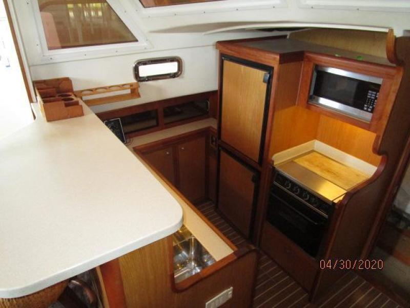 2005 Mainship "43" Trawler