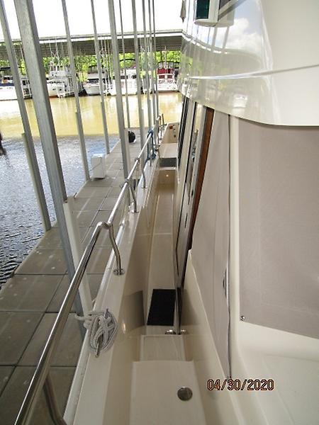 2005 Mainship "43" Trawler