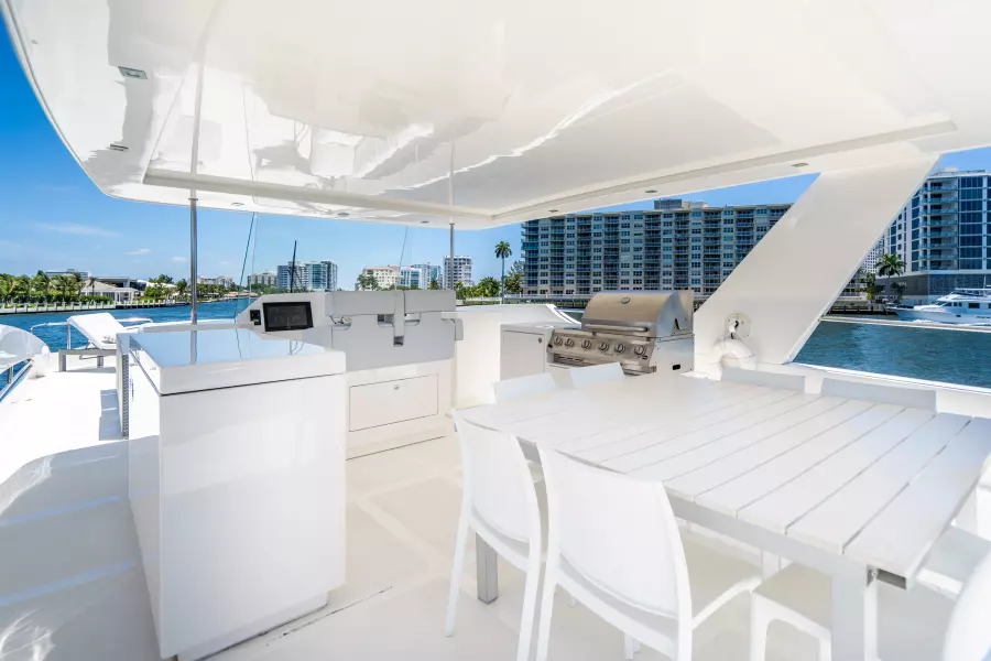 2017 Overblue 58 Powercat FB Entertaining Area