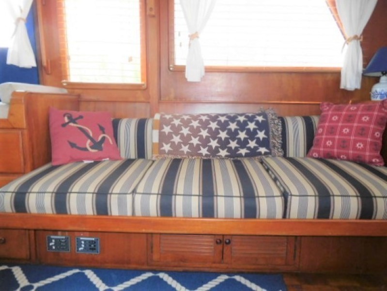 1985 Marine Trader Tradewinds Suncdeck