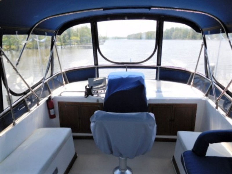 1985 Marine Trader Tradewinds Suncdeck