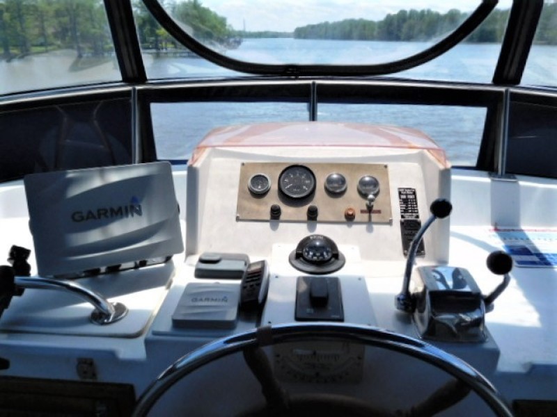 1985 Marine Trader Tradewinds Suncdeck