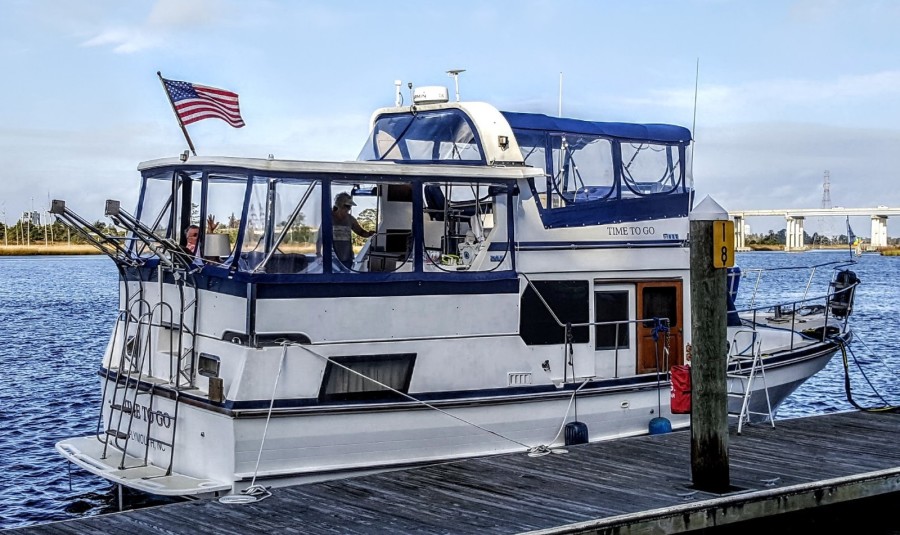 1985 Marine Trader Tradewinds Suncdeck