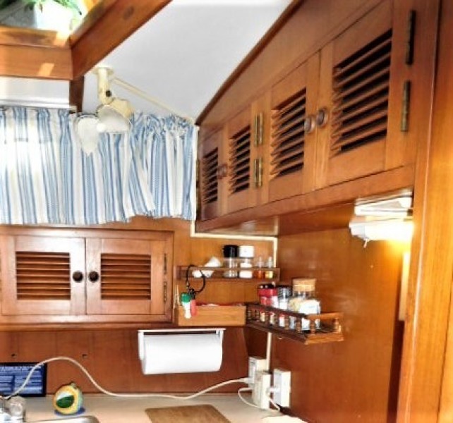 1985 Marine Trader Tradewinds Suncdeck
