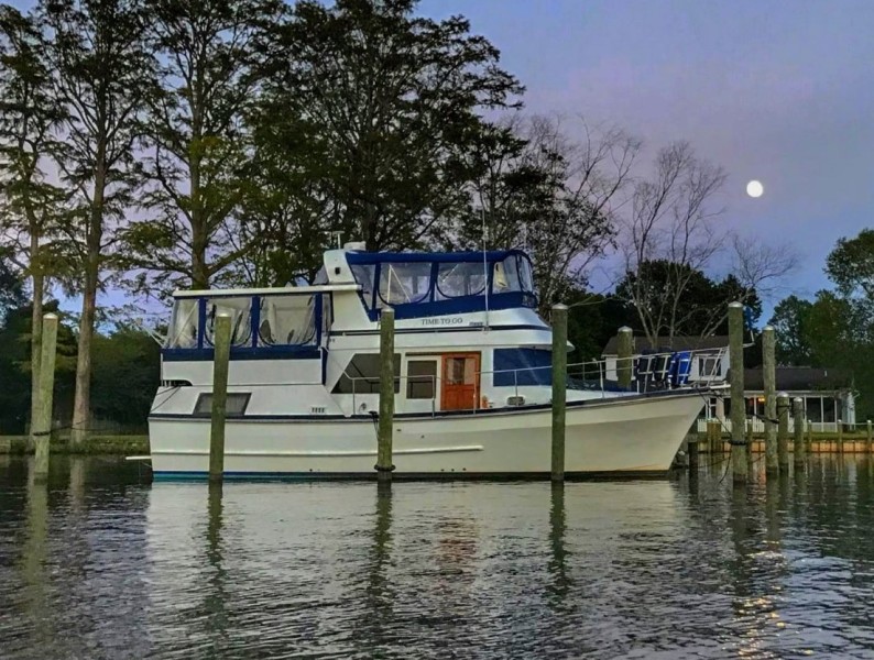 1985 Marine Trader Tradewinds Suncdeck