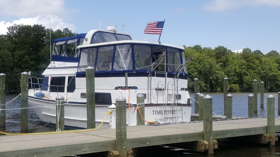 1985 Marine Trader Tradewinds Suncdeck