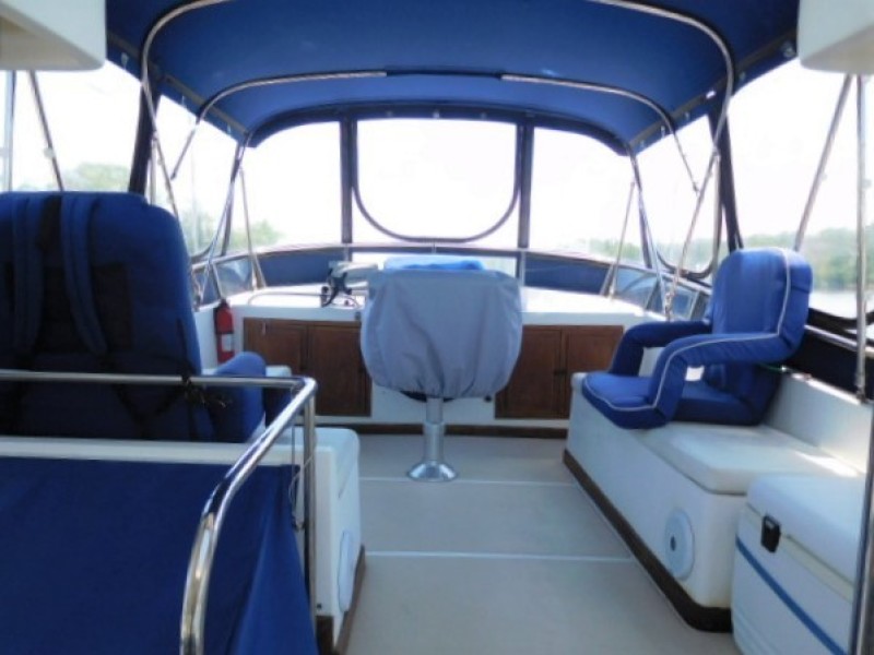 1985 Marine Trader Tradewinds Suncdeck