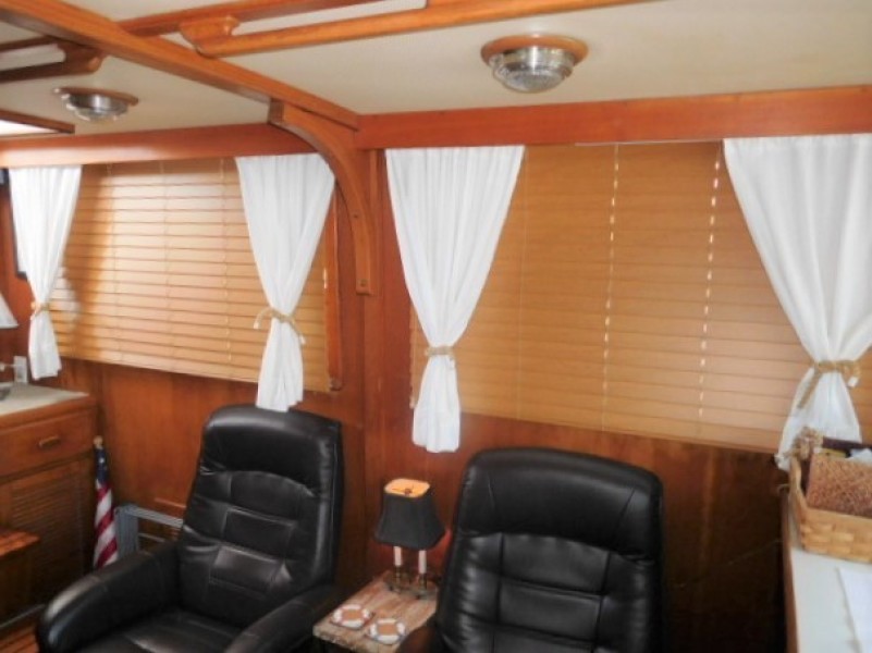 1985 Marine Trader Tradewinds Suncdeck