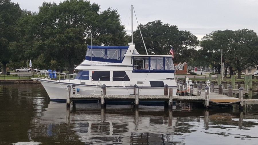 1985 Marine Trader Tradewinds Suncdeck