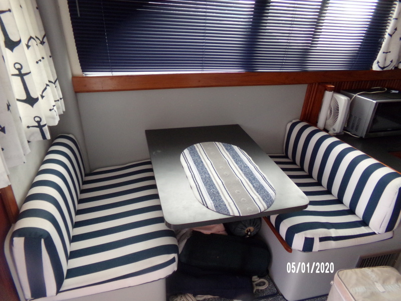 1990 Luhrs 320