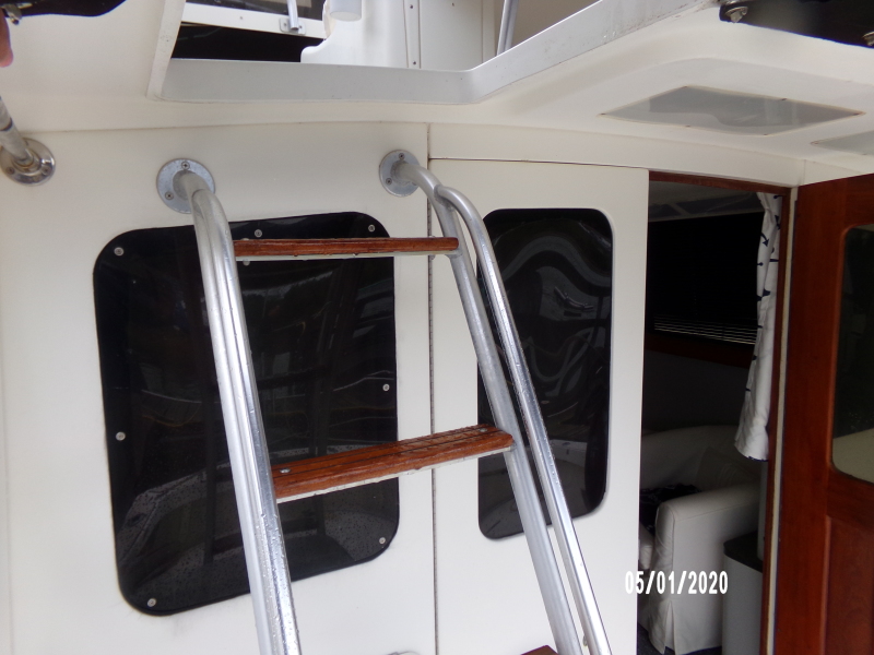 1990 Luhrs 320
