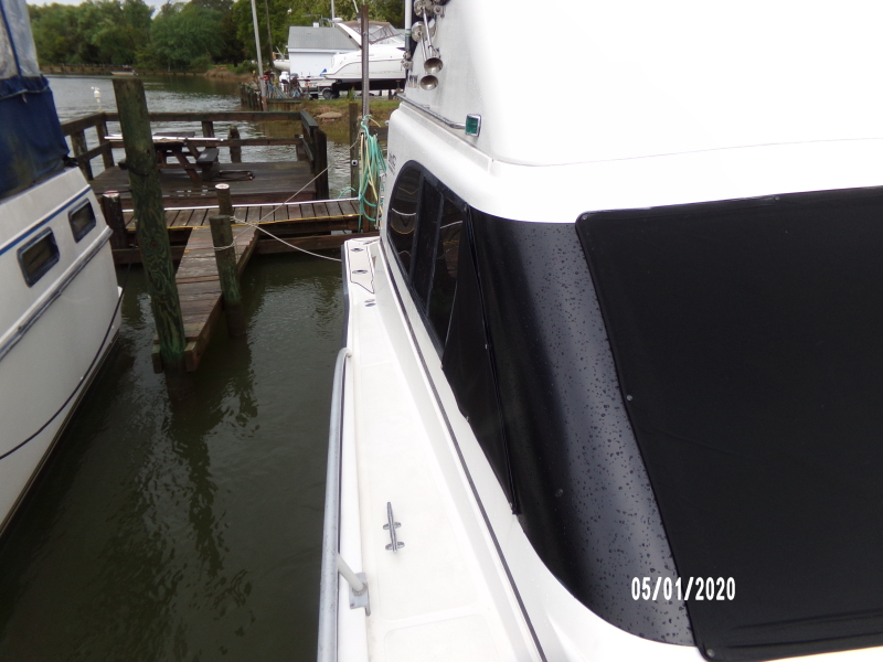 1990 Luhrs 320
