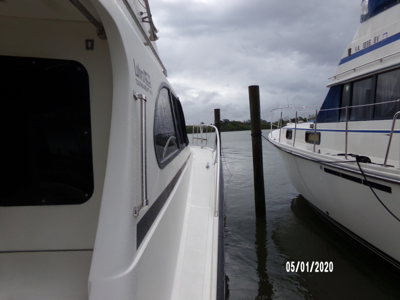 1990 Luhrs 320