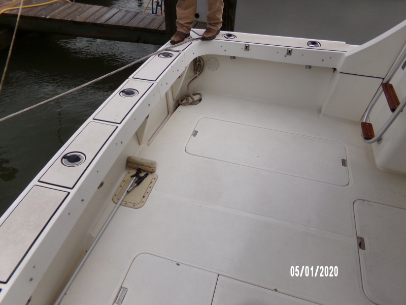 1990 Luhrs 320