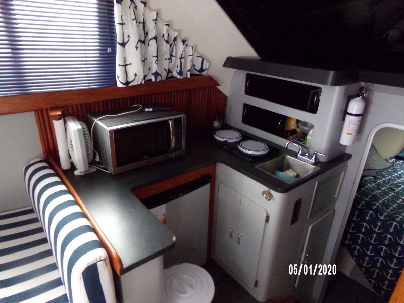 1990 Luhrs 320