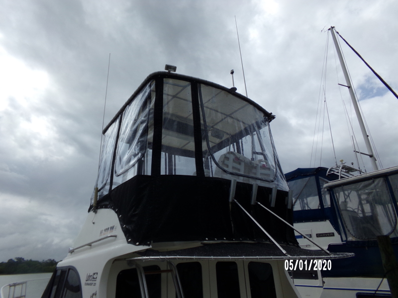 1990 Luhrs 320