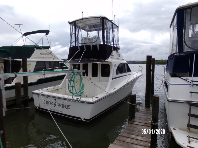 1990 Luhrs 320