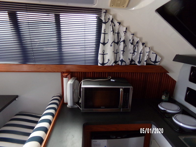 1990 Luhrs 320