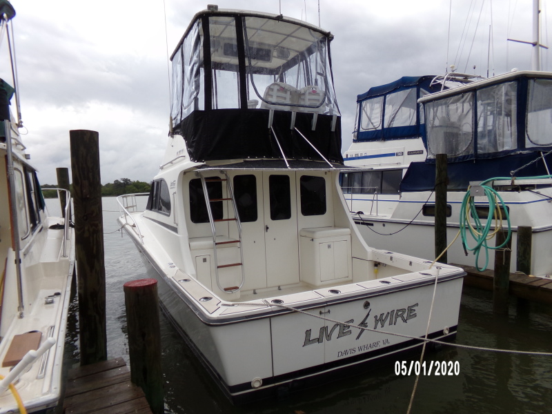 1990 Luhrs 320