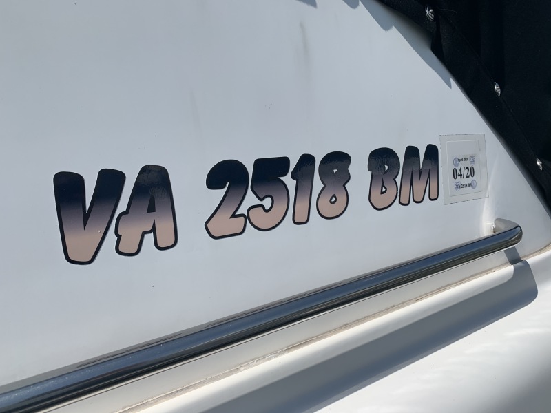 1990 Luhrs 320