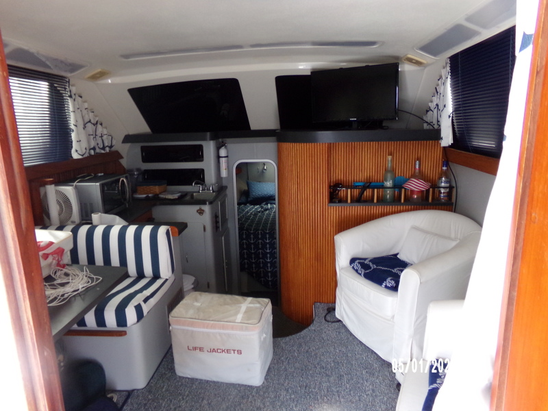 1990 Luhrs 320
