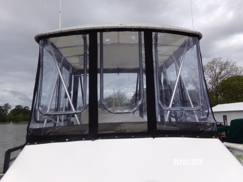 1990 Luhrs 320