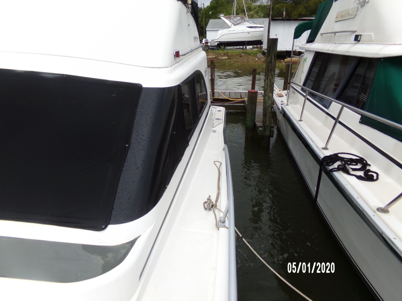 1990 Luhrs 320