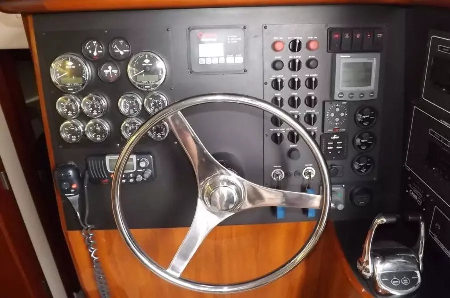Lower Helm Gauges, Switches