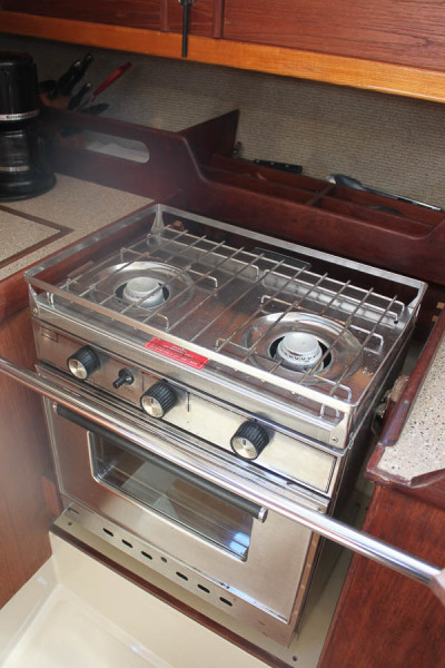 1986 CAL 33 (Hunt)