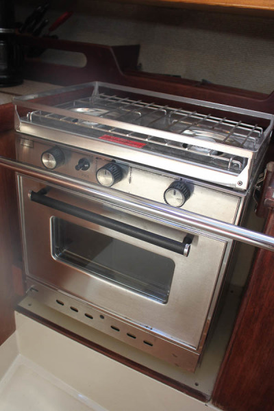 1986 CAL 33 (Hunt)