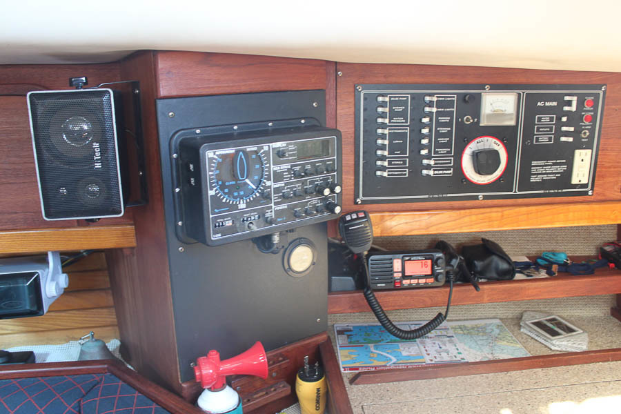 1986 CAL 33 (Hunt)