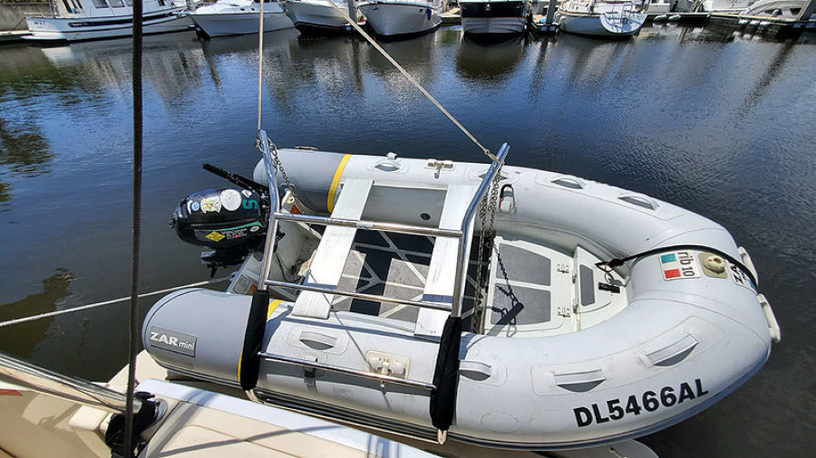2004 Mainship 400 Sedan Trawler